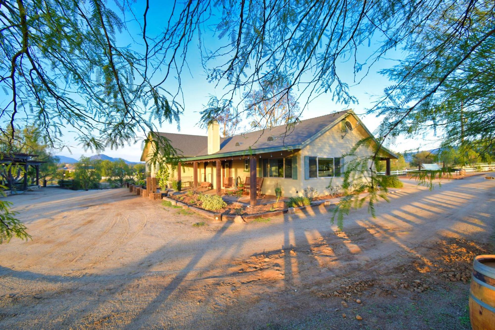 Peppertree Lane Ranch -- Seven-Acre Ranch In The Heart Of Wine Country Hotel Temecula Exterior foto